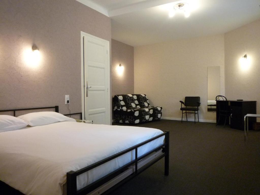 Hotel La Flamme Rouge Сен-Жирон Номер фото