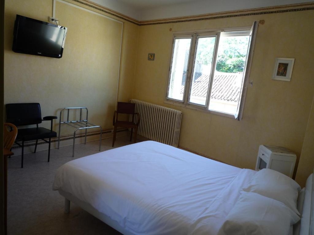 Hotel La Flamme Rouge Сен-Жирон Номер фото