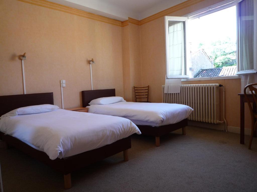 Hotel La Flamme Rouge Сен-Жирон Номер фото